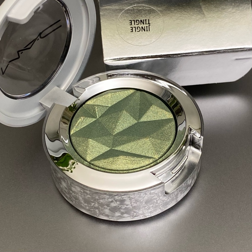MAC “Jingle Tingle” Eyeshadow
